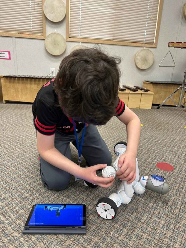 World of Robots! 2025 Summer Camp for Ages 6 to 9 - Aug 5 to 8 - Image 2